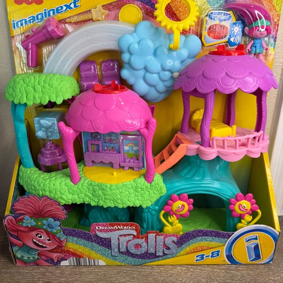 Trolls DreamWorks Play Set - Poppy’s House, Poppy Character Set and Helicopter - Picture 4 of 5